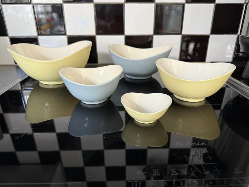 Set/nest pastel nier schalen Regout de Sphinx Maastricht, Ophalen of Verzenden