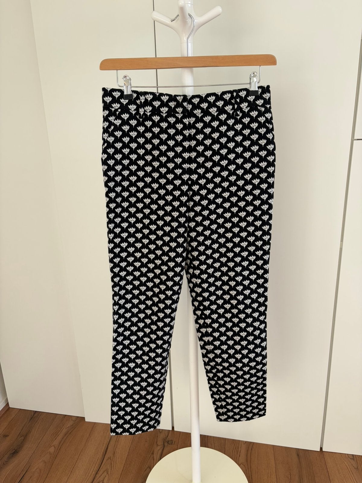 Donkere broek bloemen motief Vanilla, Maat 38/40 (M), Blauw, Ophalen of Verzenden, Zo goed als nieuw