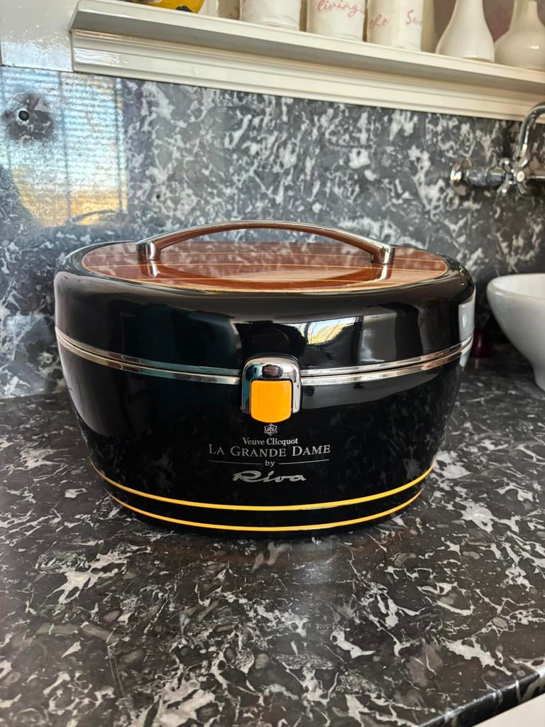 Veuve Clicquot La Grande Dame 1998 in zwart Riva Cruiser Bag, Ophalen, Zo goed als nieuw, Frankrijk, Rode wijn