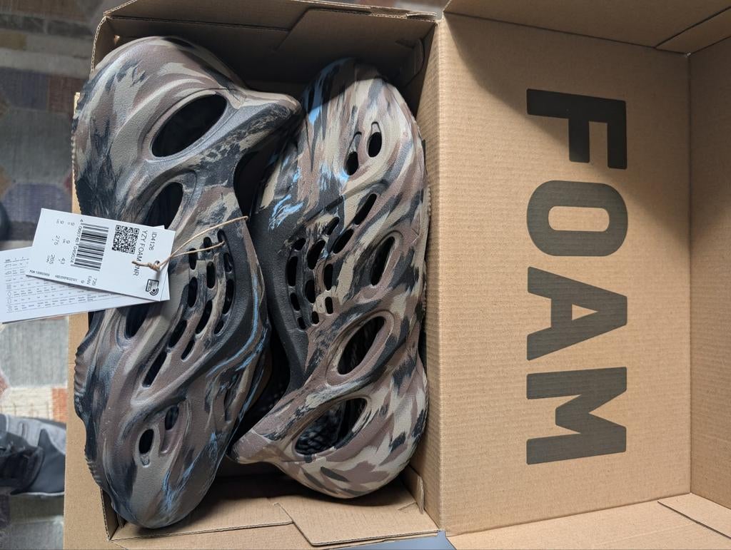 Adidas Yeezy Foam RNNR MX Cinder - maat 43, Kleding | Heren, Schoenen, Ophalen of Verzenden, Nieuw, Adidas Yeezy