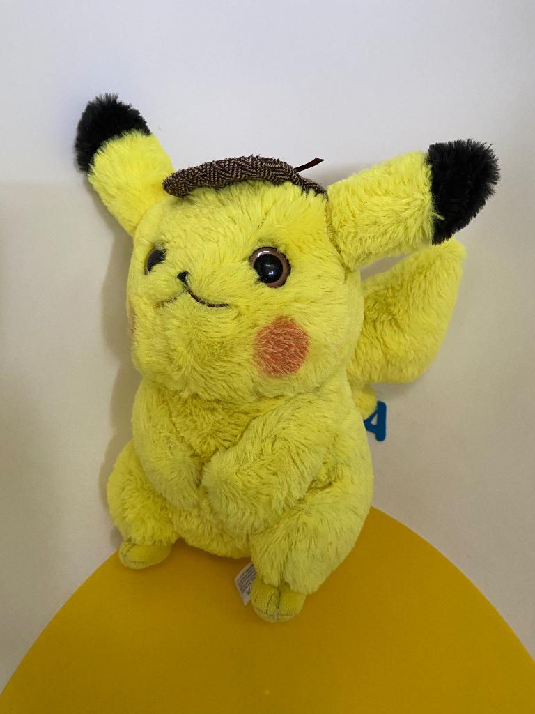 875 pokemon detective Pikachu met pet, Ophalen of Verzenden, Overige typen