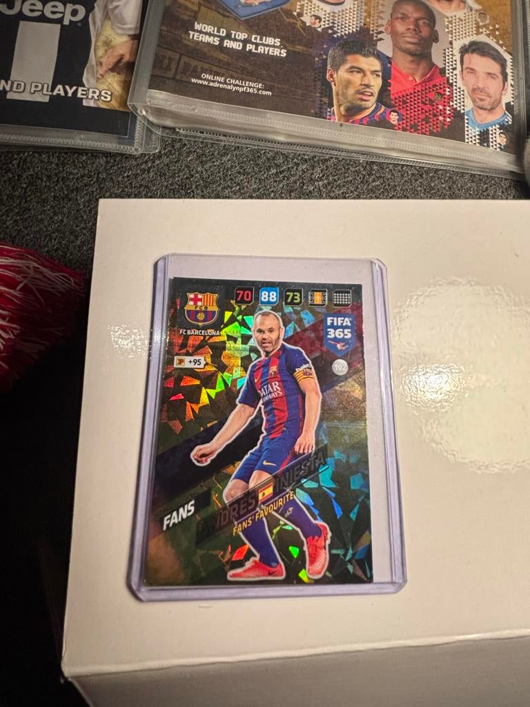 Andrés Iniesta FIFA 365 Adrenalyn XL Voetbalkaart, Ophalen of Verzenden, Zo goed als nieuw, Buitenlandse clubs, Spelerskaart