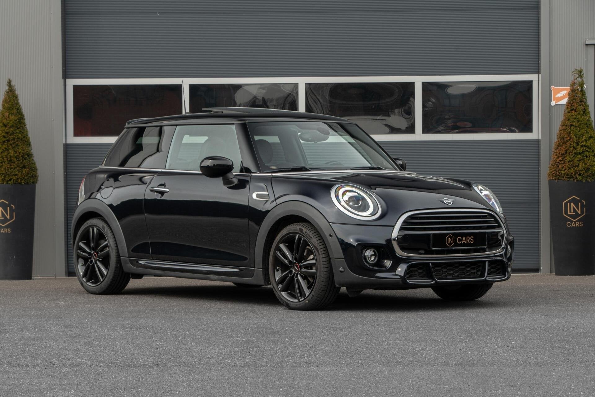 Mini Mini 1.5 Cooper John Cooper Works | Pano | DAB | Camera, Auto's, Dealer onderhouden, 136 pk, Gebruikt, Met garantie (alle)