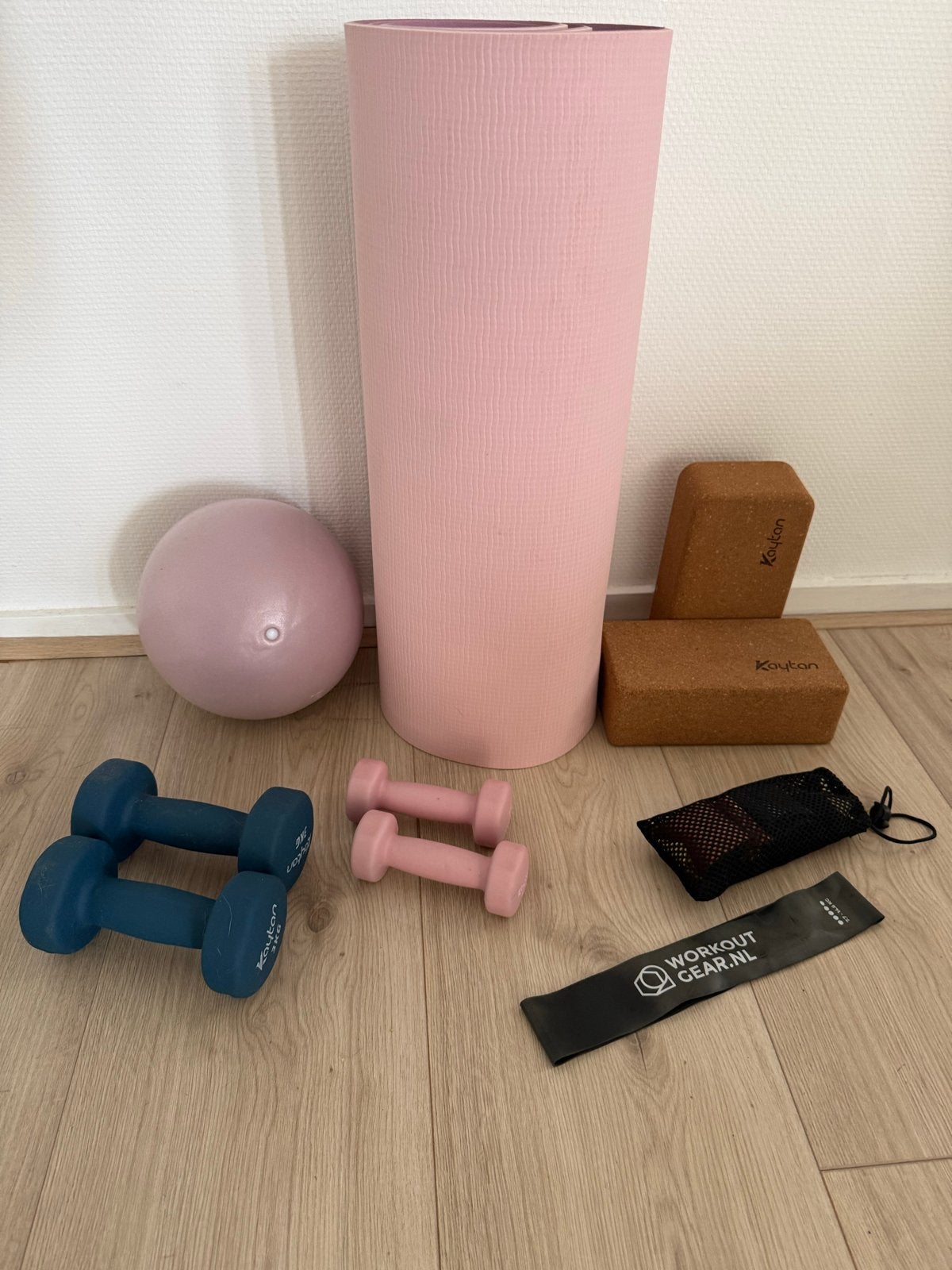 Pilates / Gym Set: Mat, Gewichten, Bal, Blokken, Weerstandsb, Ophalen, Zo goed als nieuw, Armen, Dumbbell