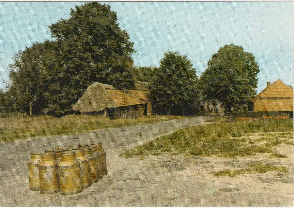NETERSEL Latestraat met Melkbussen, Verzamelen, Ansichtkaarten | Nederland, Gelopen, Noord-Brabant, 1980 tot heden, Verzenden