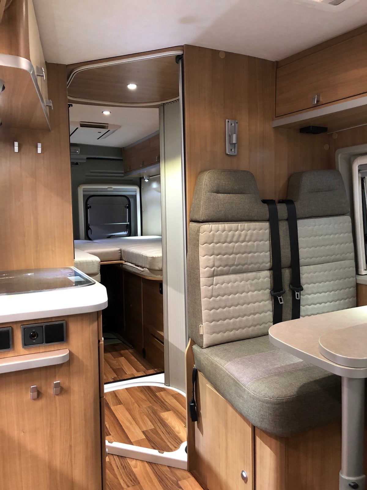 Caravans And Camping Smetteloze