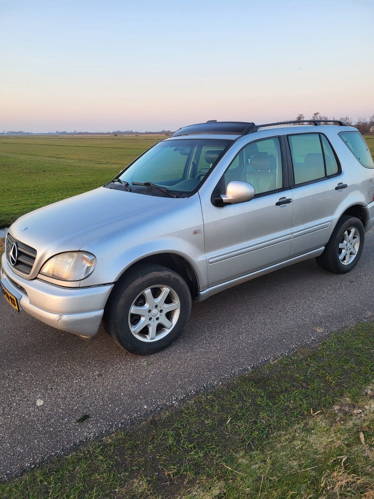 Mercedes-Benz M-Klasse 4.3 Ml430 4MATIC AUT 2000 Grijs, Auto's, Automaat, 8 cilinders, 7 stoelen, 2650 kg