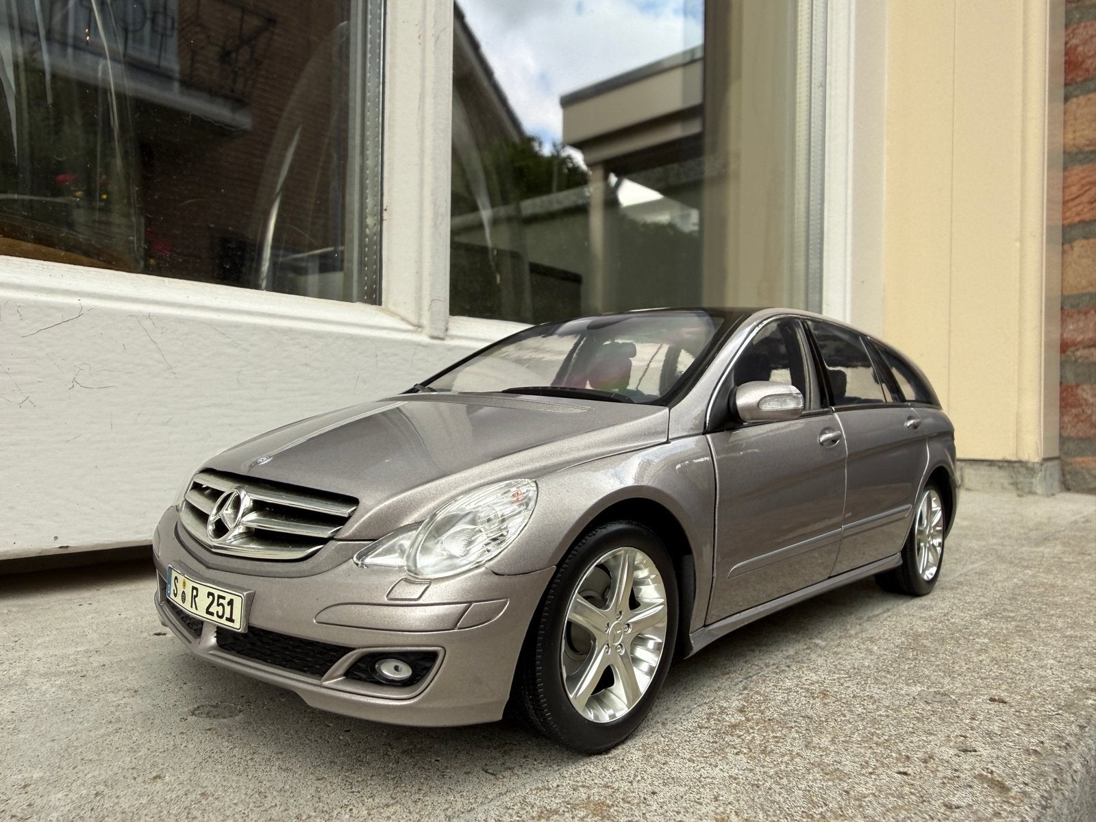 1:18 Mercedes R-Klasse R500 Cubanit Zilver W251 Minichamps, Minichamps, Auto, Ophalen of Verzenden, Zo goed als nieuw