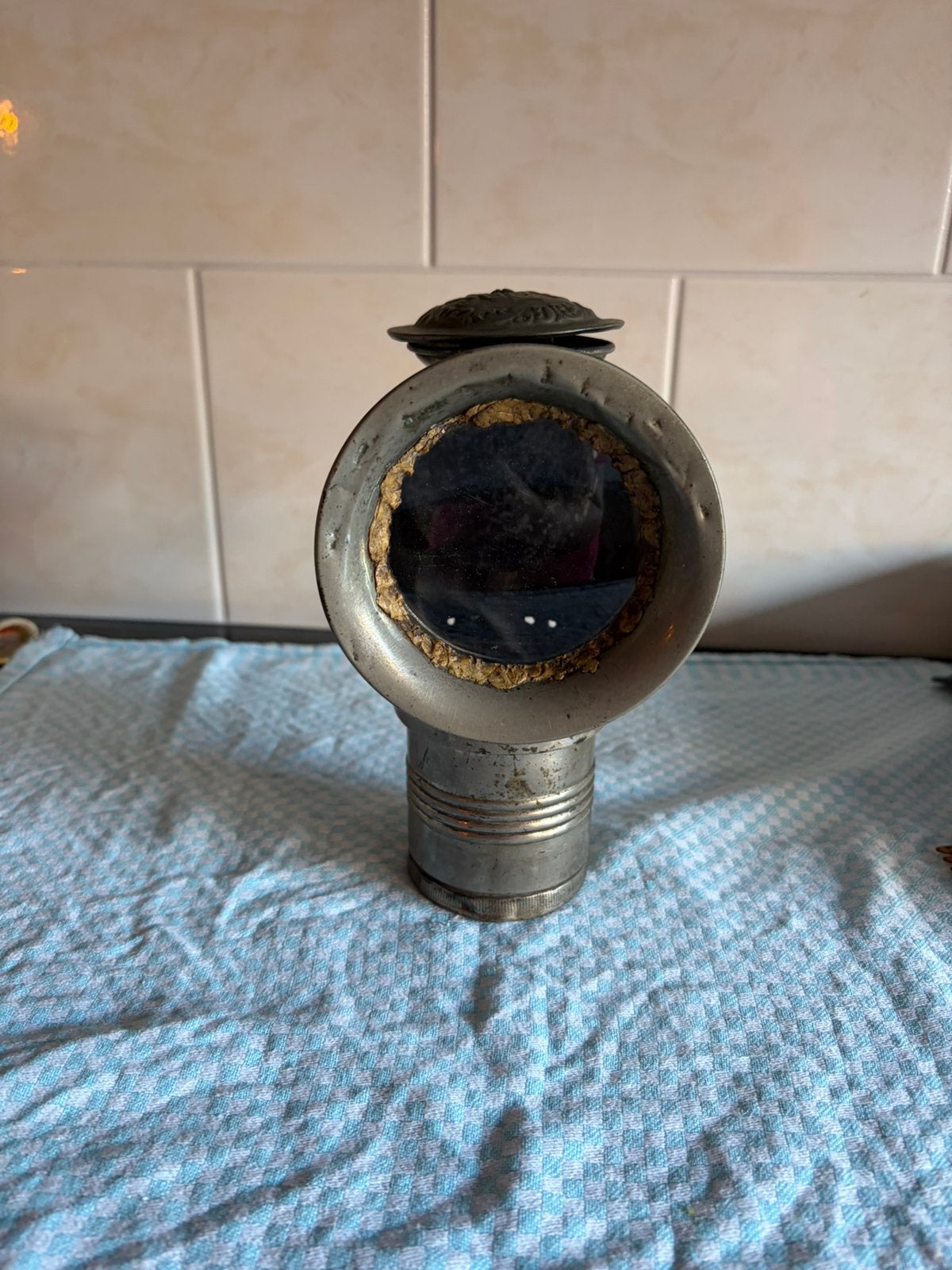 Ouderwetse carbid lamp, Ophalen