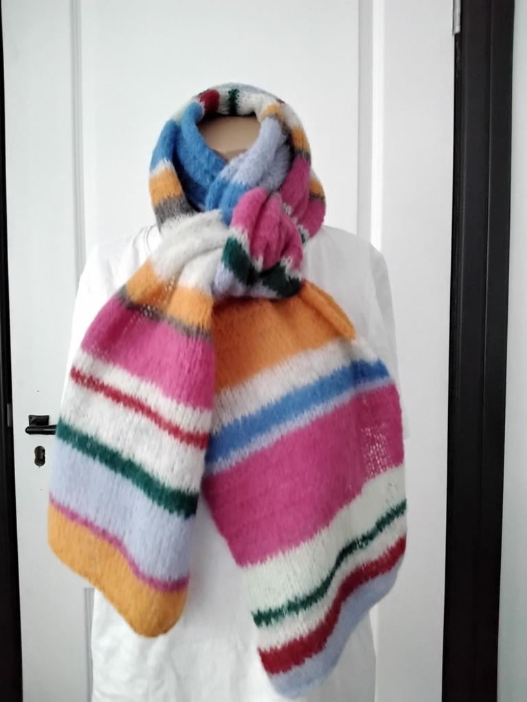 Nieuwe handgebreide sjaal van zijde/alpaca, 2.10m, Kleding | Dames, Made by me, Ophalen of Verzenden, Nieuw, Sjaal