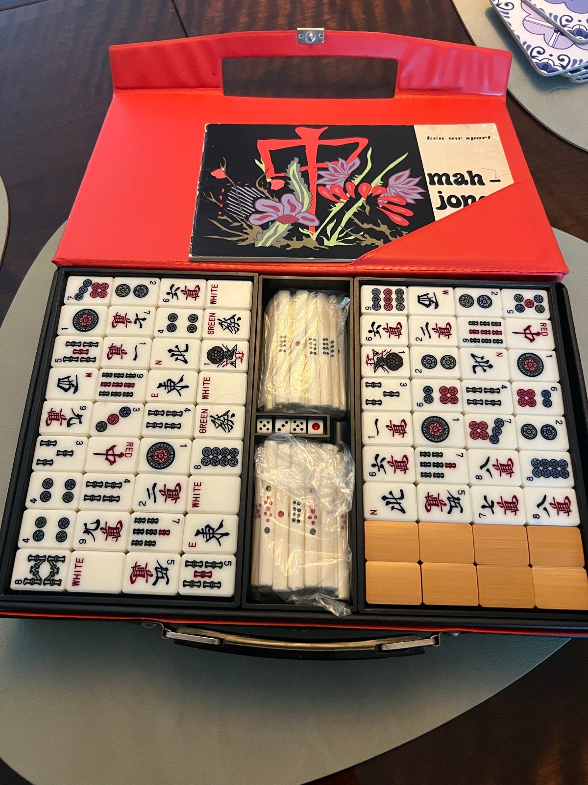 Mahjong set in zeer goede staat, Drie of vier spelers, Ophalen of Verzenden, Zo goed als nieuw
