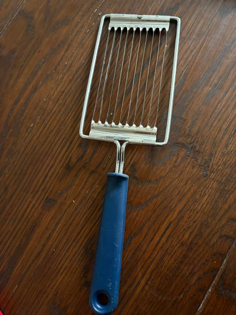Eiersnijder met metalen draden en blauw handvat, Ophalen of Verzenden, Metaal, Overige merken, Overige typen