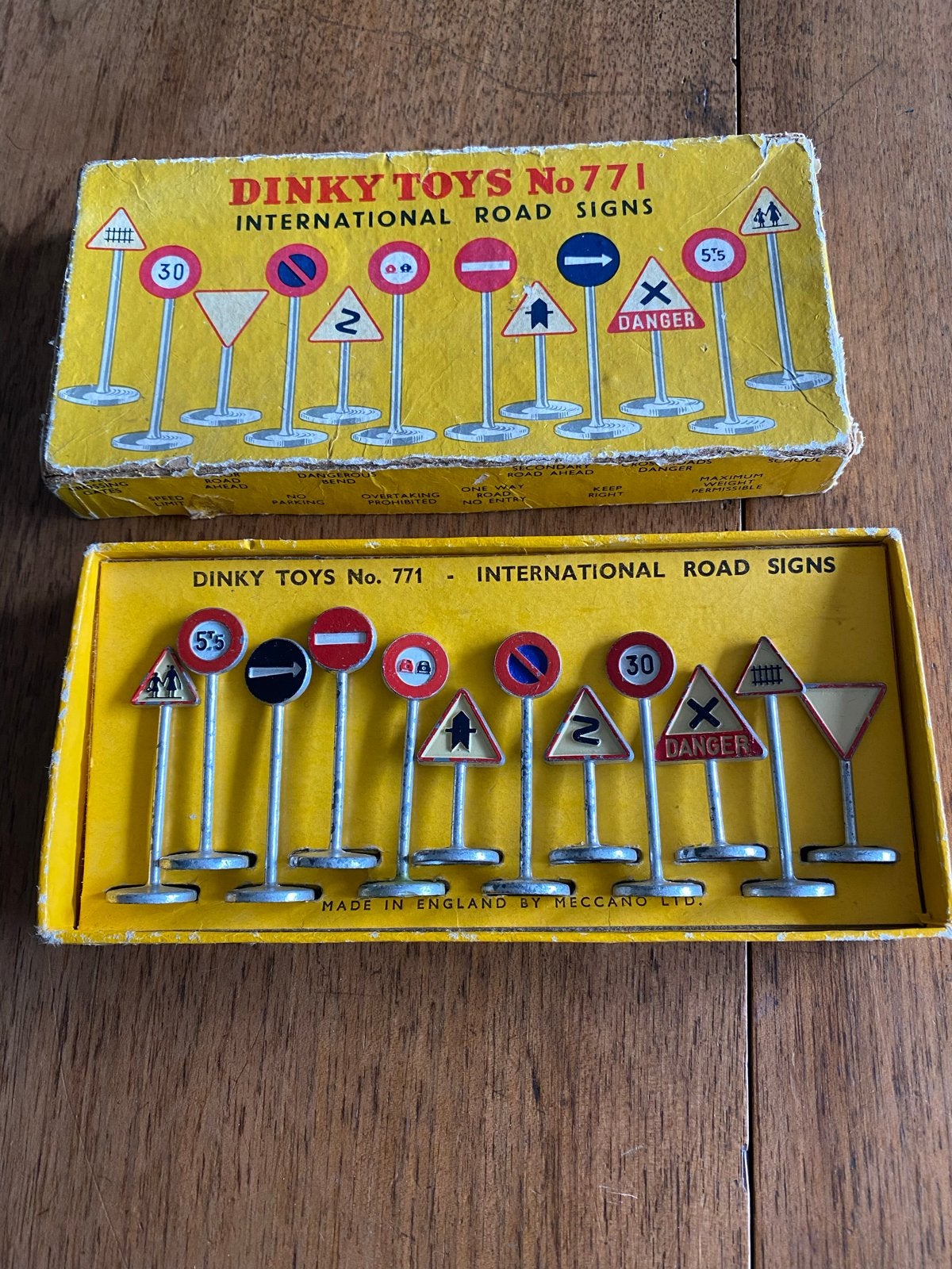 Vintage Dinky Toys No. 771 Internationale Verkeersborden, Ophalen of Verzenden