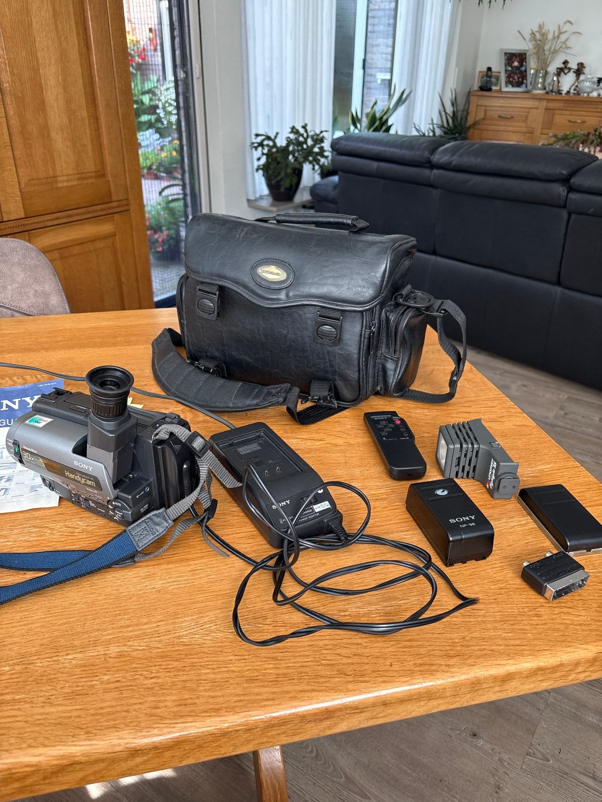 Sony CCD-TR620E Video8 Handycam met accessoires, Gebruikt, Overige soorten, Camera, Ophalen of Verzenden