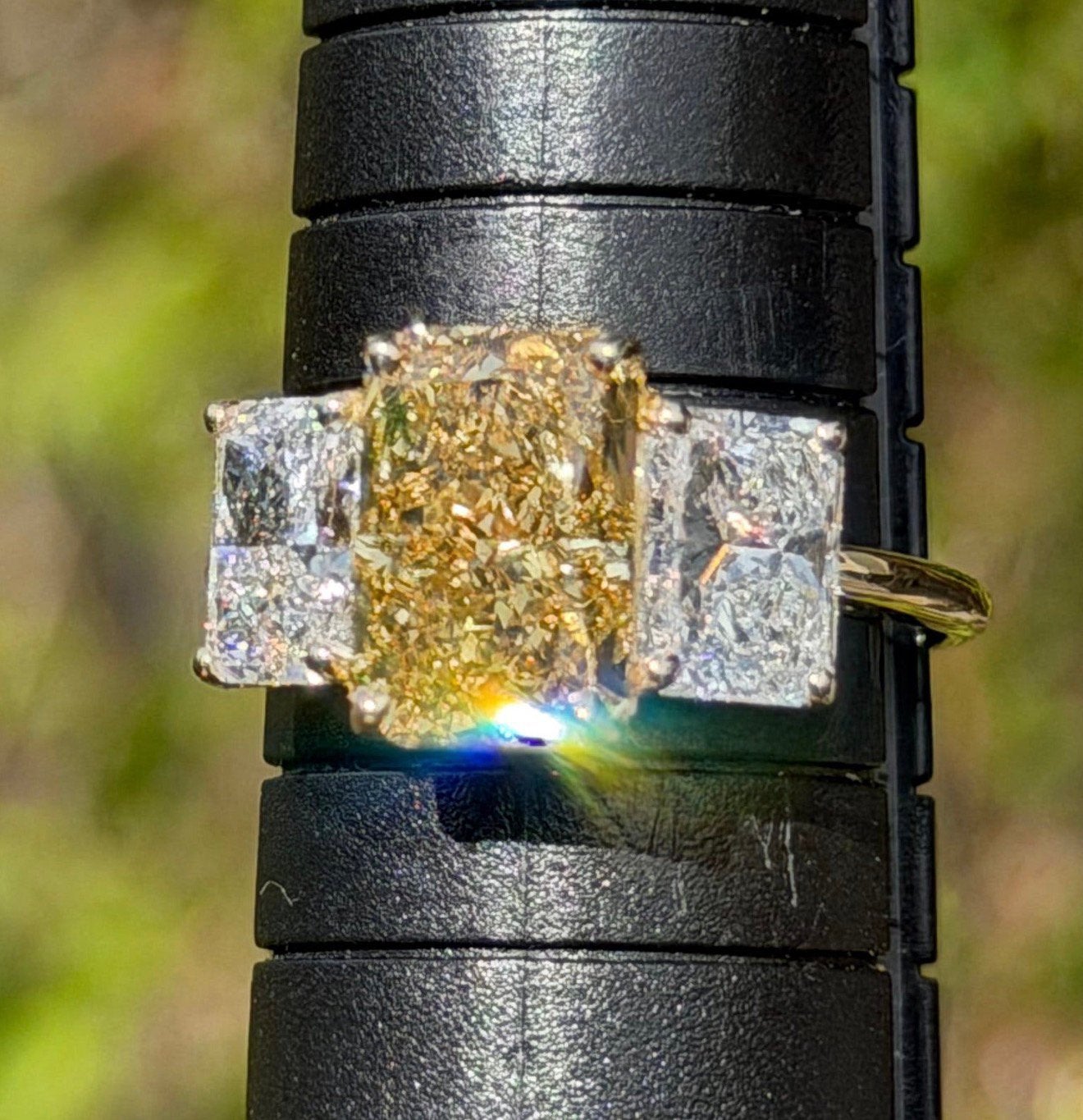 Gouden ring met fancy yellow diamant 5.06ct met certificaat!, Sieraden, Tassen en Uiterlijk, Geel, Nieuw, Ophalen of Verzenden