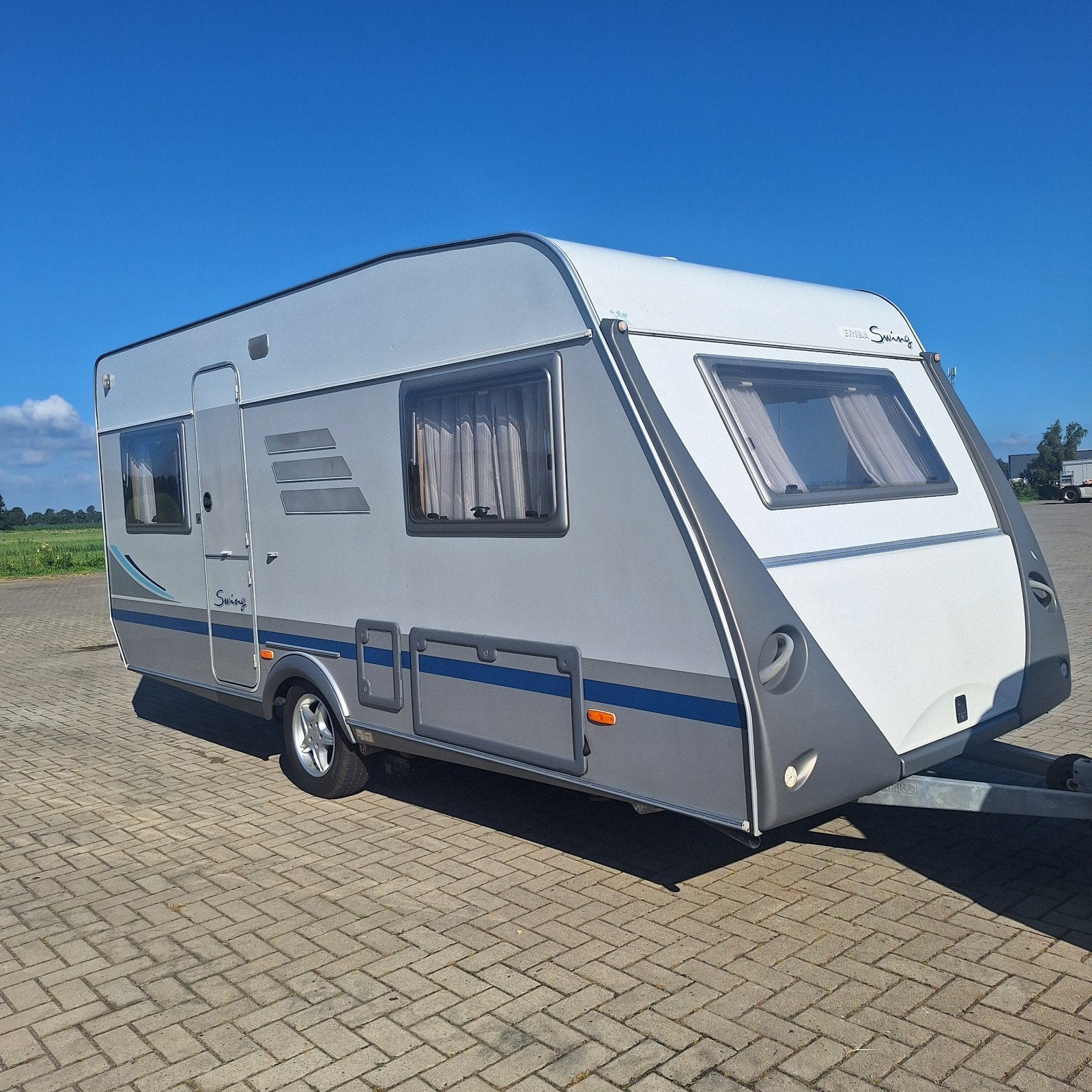 Eriba Swing 465, Voortent, Mover, Bovag 2024, Fietsendrager, Rondzit, Schokbreker, 4 tot 5 meter, Eriba