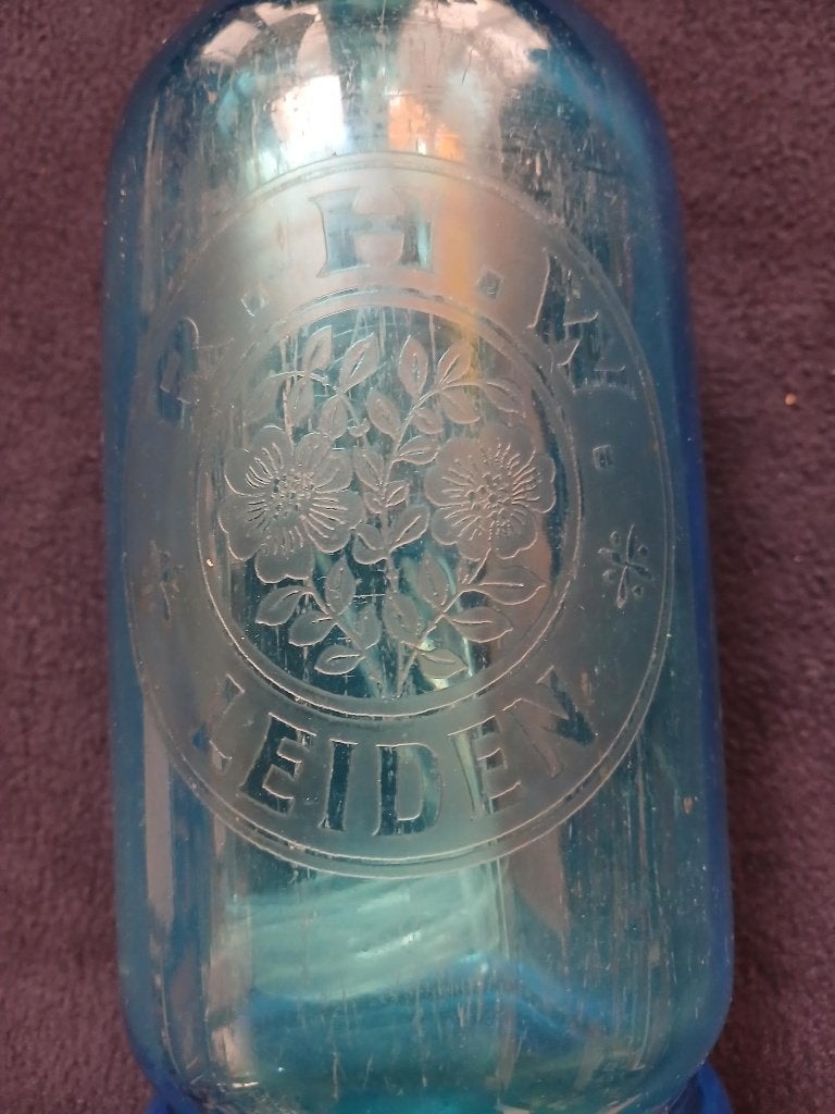 Leids Erfgoed: blauw glazen sifon, gegraveerd R.H.W. Leiden, Verzenden, Gebruikt, Gebruiksvoorwerp