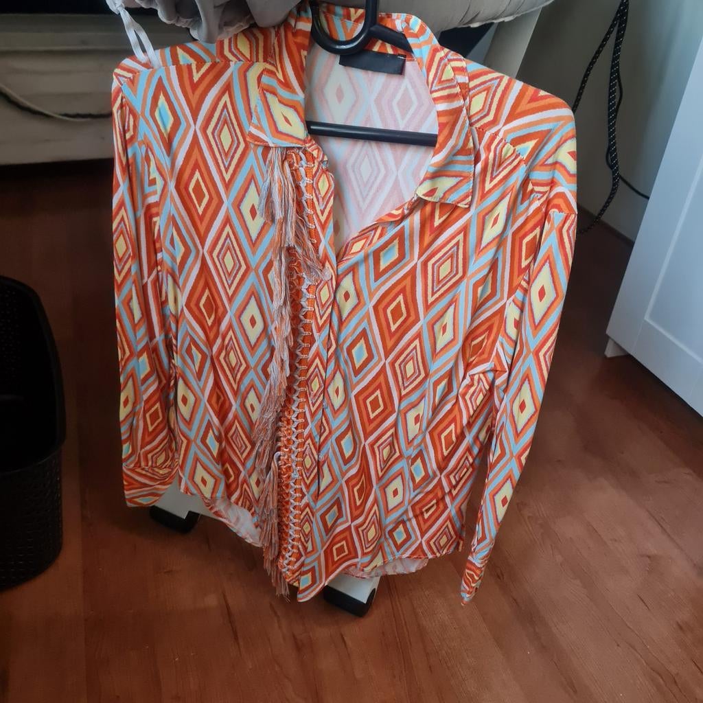 Mooie gekleurde blouse met franjes mt M, Ophalen of Verzenden, Zo goed als nieuw, Maat 38/40 (M)