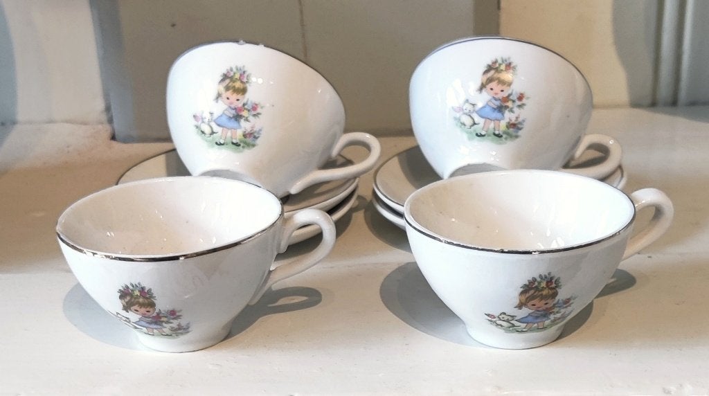 Kinder servies 4 x kop en schotels, Ophalen of Verzenden, Gebruikt