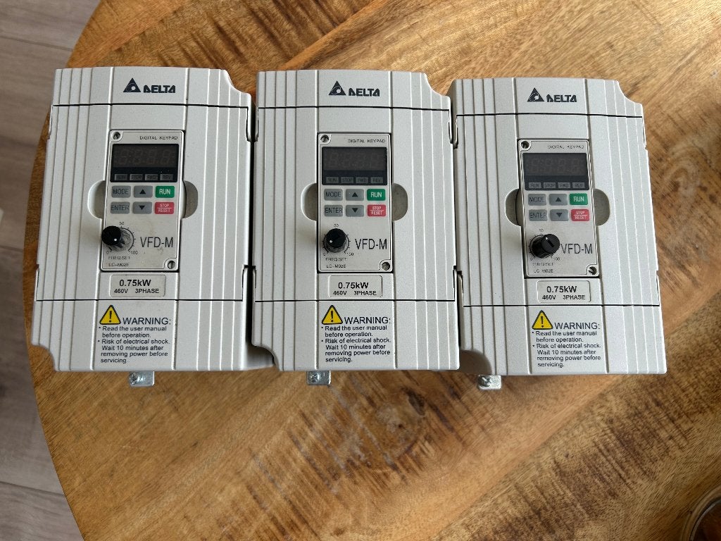 3x Delta VFD007M43B VFD-M 0,75kW Frequentieregelaar, Ophalen of Verzenden, Gebruikt
