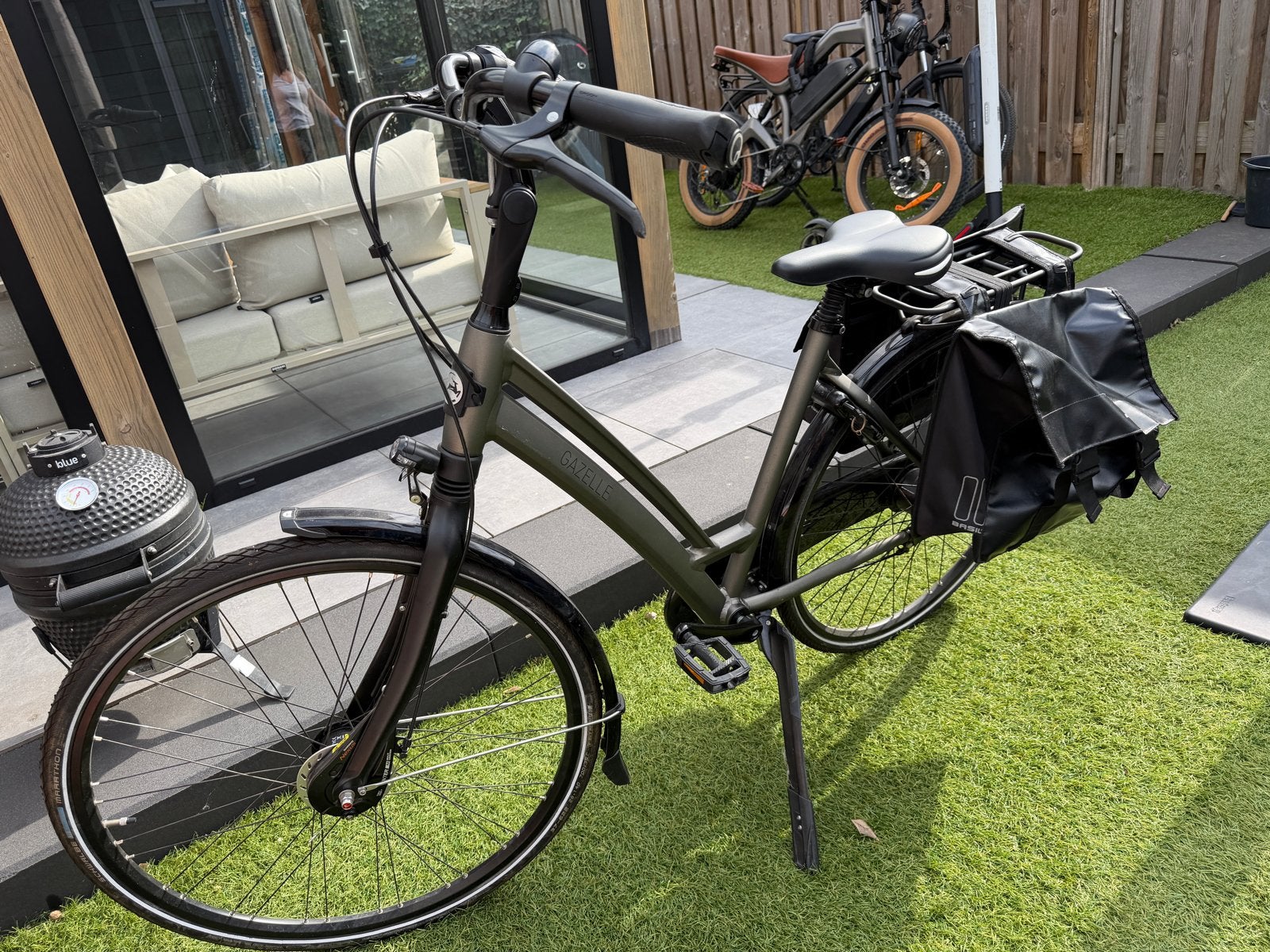 Gazelle Chamonix C8 damesfiets + Basil tassen (z.g.a.n.), Versnellingen, Zo goed als nieuw, Gazelle, 56 cm of meer