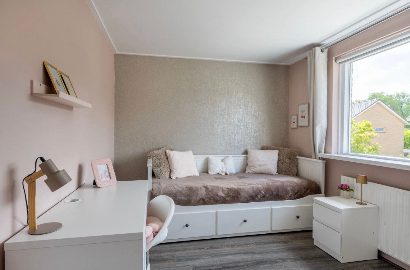 Volledige kinderkamer bed, buro, nachtkastje