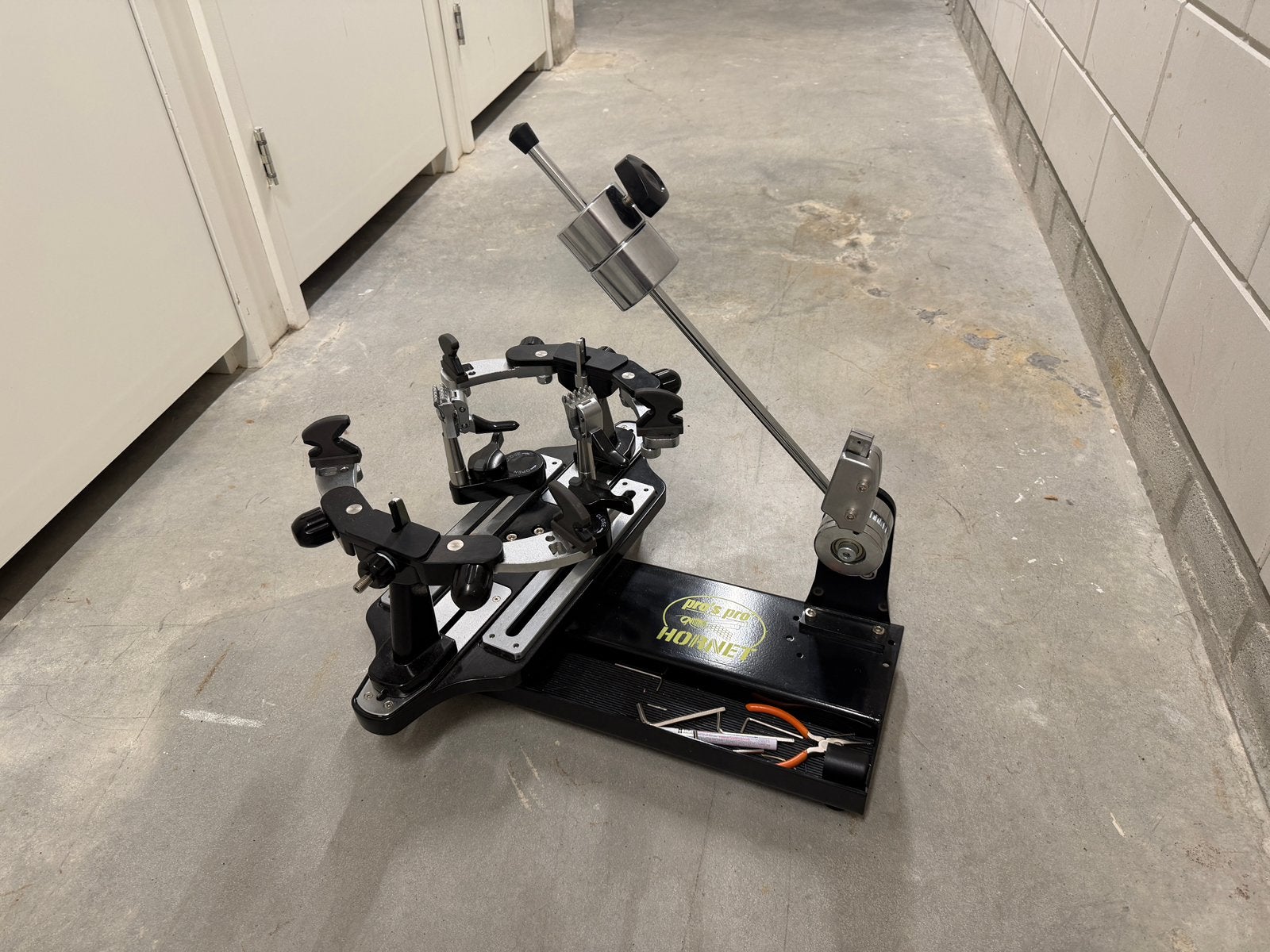 Pro's Pro Hornet bespanmachine Z.G.A.N, moet snel weg, Sport en Fitness, Tennis, Zo goed als nieuw, Overige typen, Overige merken