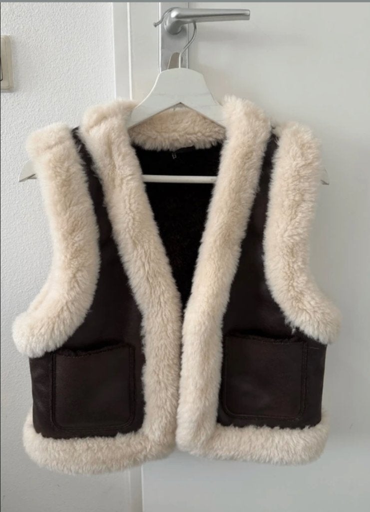 Gilet met fluffy randen, Kleding | Dames, Bodywarmers, Bruin, Nieuw, Ophalen of Verzenden, Maat 36 (S)
