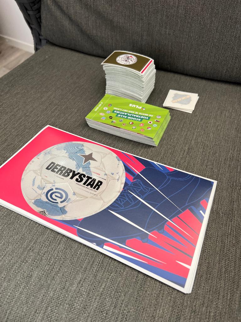 Plus voetbalplaatjes 2026, Plus, Ophalen