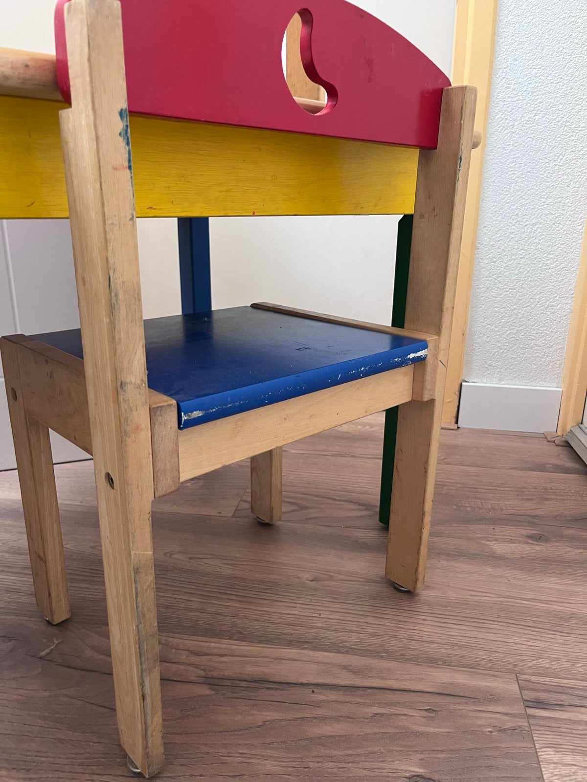 Kleurrijke kinder tafel met stoeltjes, Kinderen en Baby's, Ophalen of Verzenden, Gebruikt, Tafel(s) en Stoel(en)