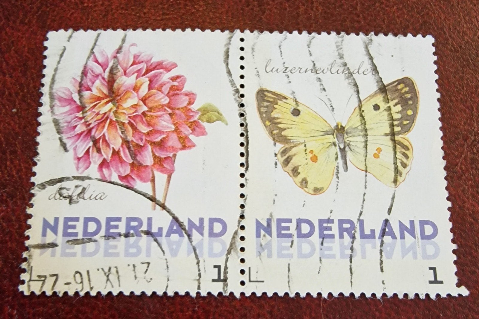 kv842 persoonlijke  postzegels: Dahlia en Luzernevlinder, Ophalen of Verzenden, Na 1940, Gestempeld