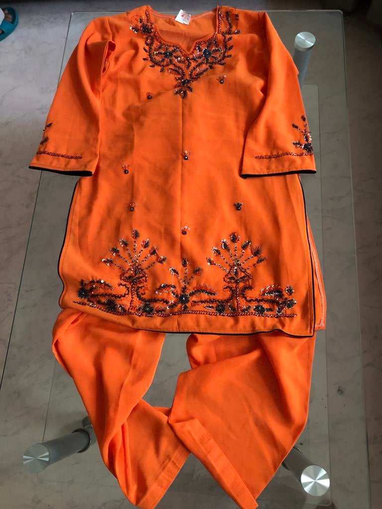 Nieuwe Bollywood Salwaar Kamiz - Oranje met Borduurwerk, Ophalen of Verzenden, Nieuw