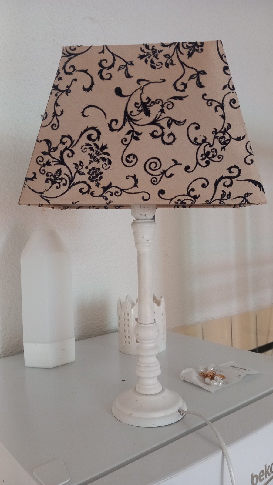 Gratis lamp met sierlijke kap, Ophalen, Gebruikt, Textiel, Wit