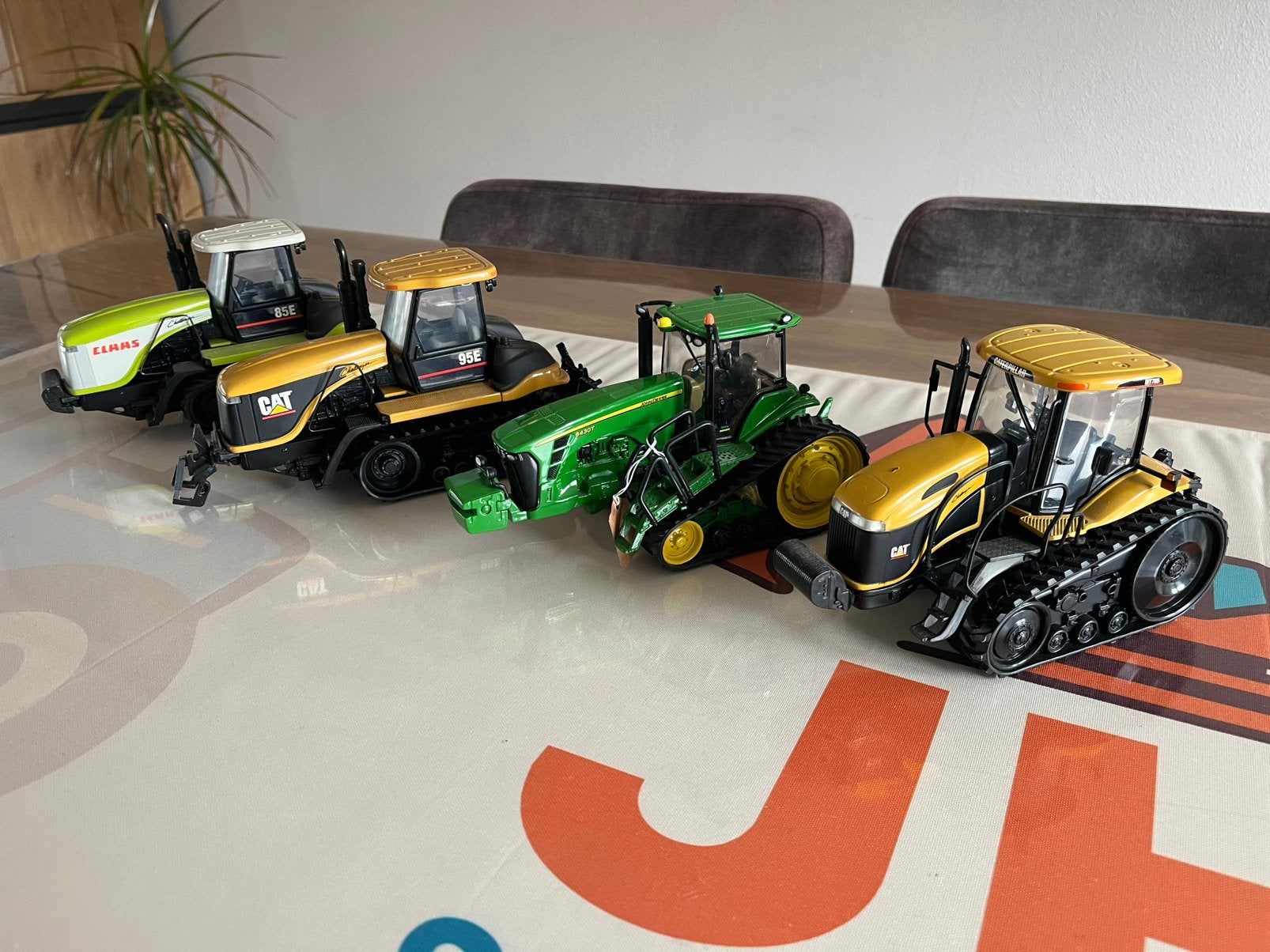 Vier rupstractor Caterpillar Claas John Deere Norscot, Ophalen of Verzenden, Zo goed als nieuw, Tractor of Landbouw