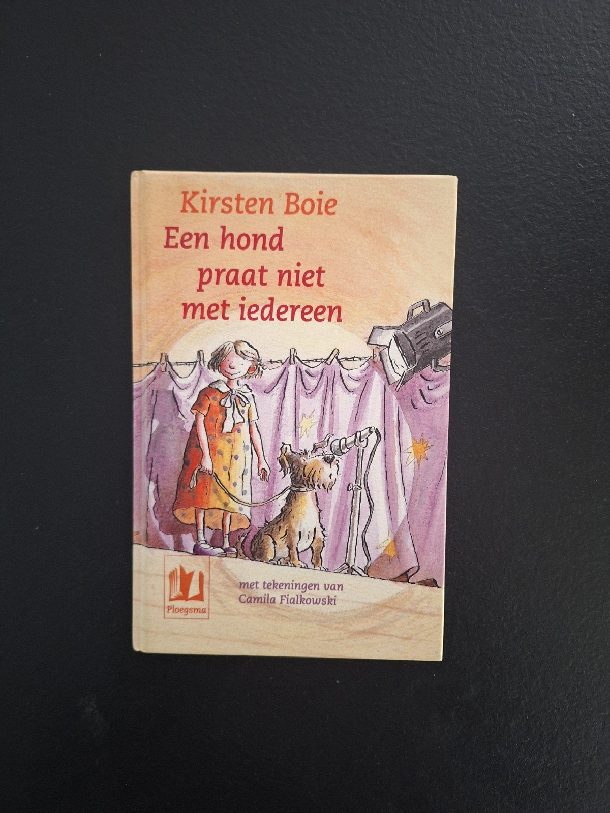Kirsten Boie - Een hond praat niet met iedereen, Ophalen of Verzenden, Gelezen, Kirsten Boie, Fictie algemeen