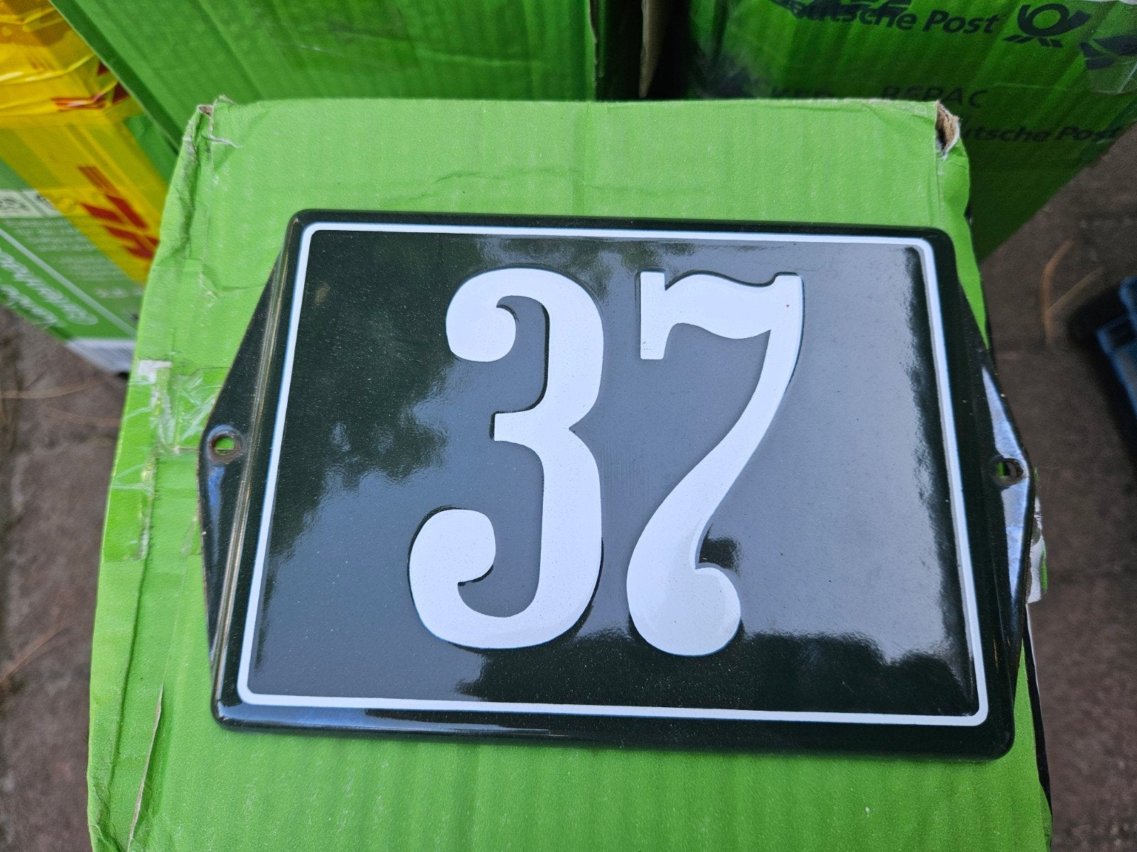 Huisnummer 37 groen /wit, Ophalen, Zo goed als nieuw
