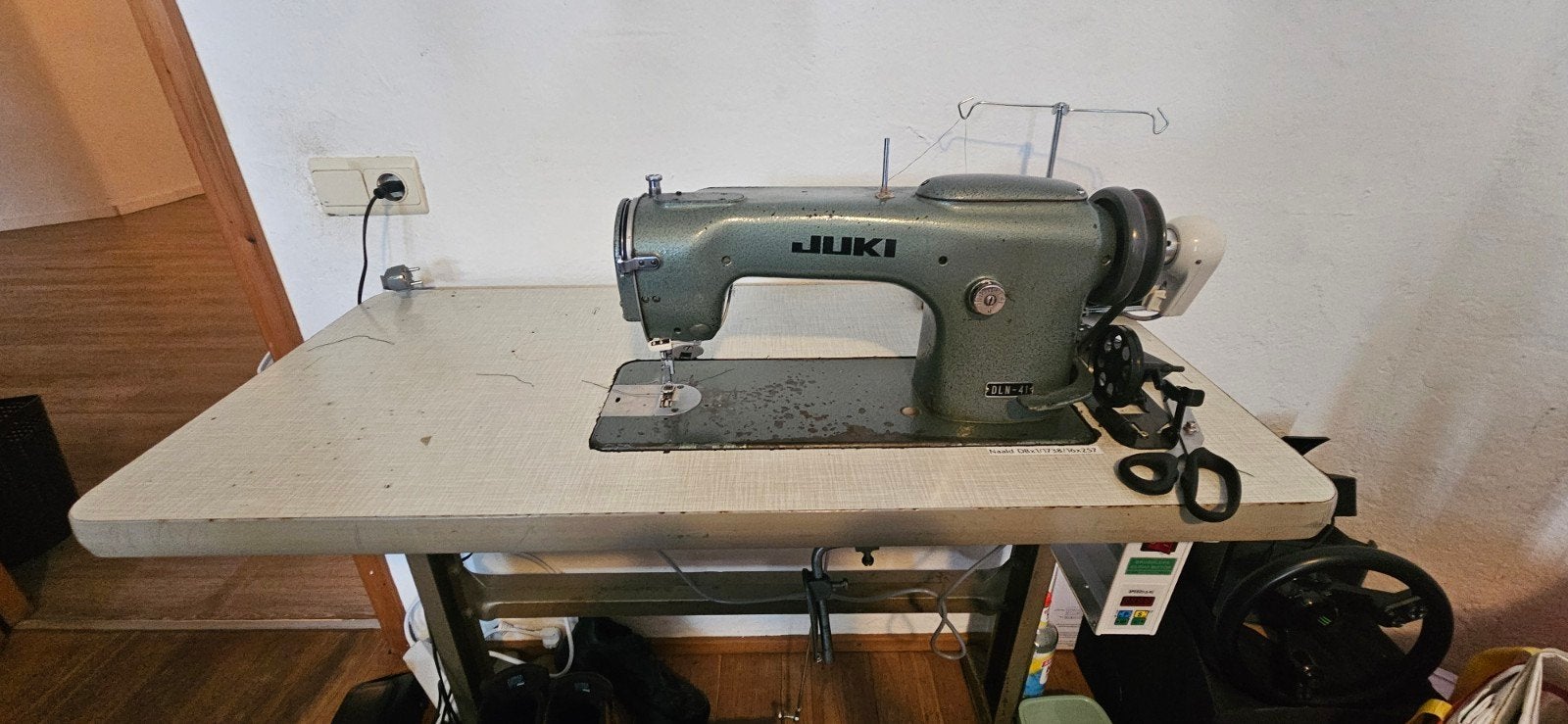 Juki DLN 41 Industriële Naaimachine, Ophalen