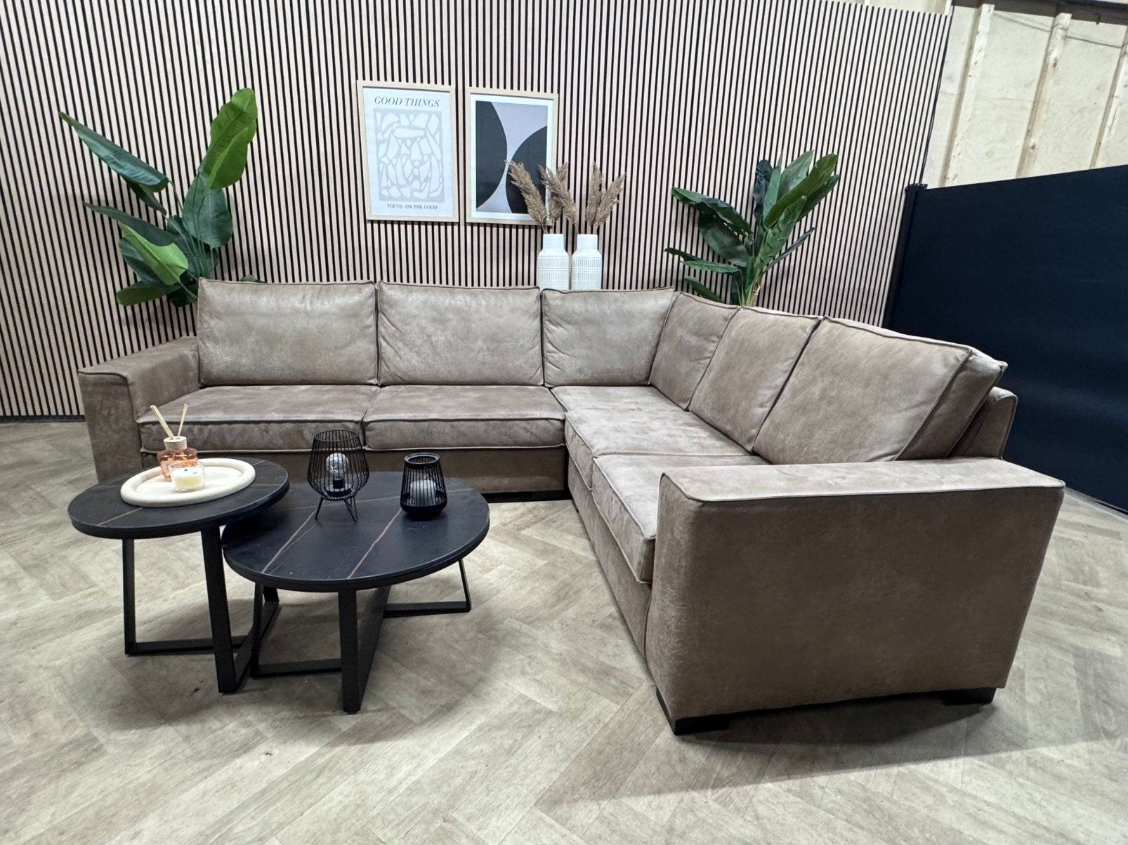 ZGAN | Het Anker Hoekbank Microleer - Taupe - 285 x 235, 250 tot 300 cm, -, -, Hoekbank