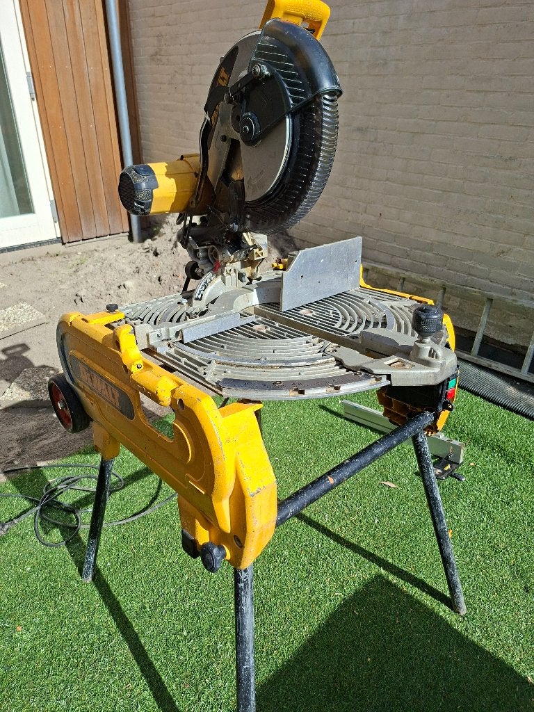 DeWALT D27107-QS afkort- en verstekzaag + 3 extra zaagbladen, Ophalen, Gebruikt, DeWalt, 70 mm of meer