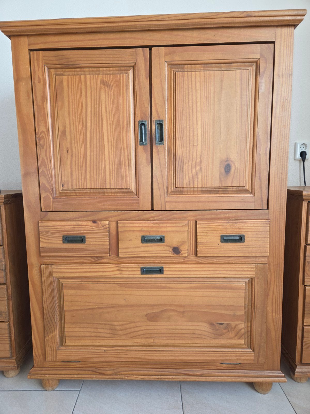 Houten tv kast, grenen. Te gebruiken als opbergkast., Ophalen, Gebruikt, 25 tot 50 cm