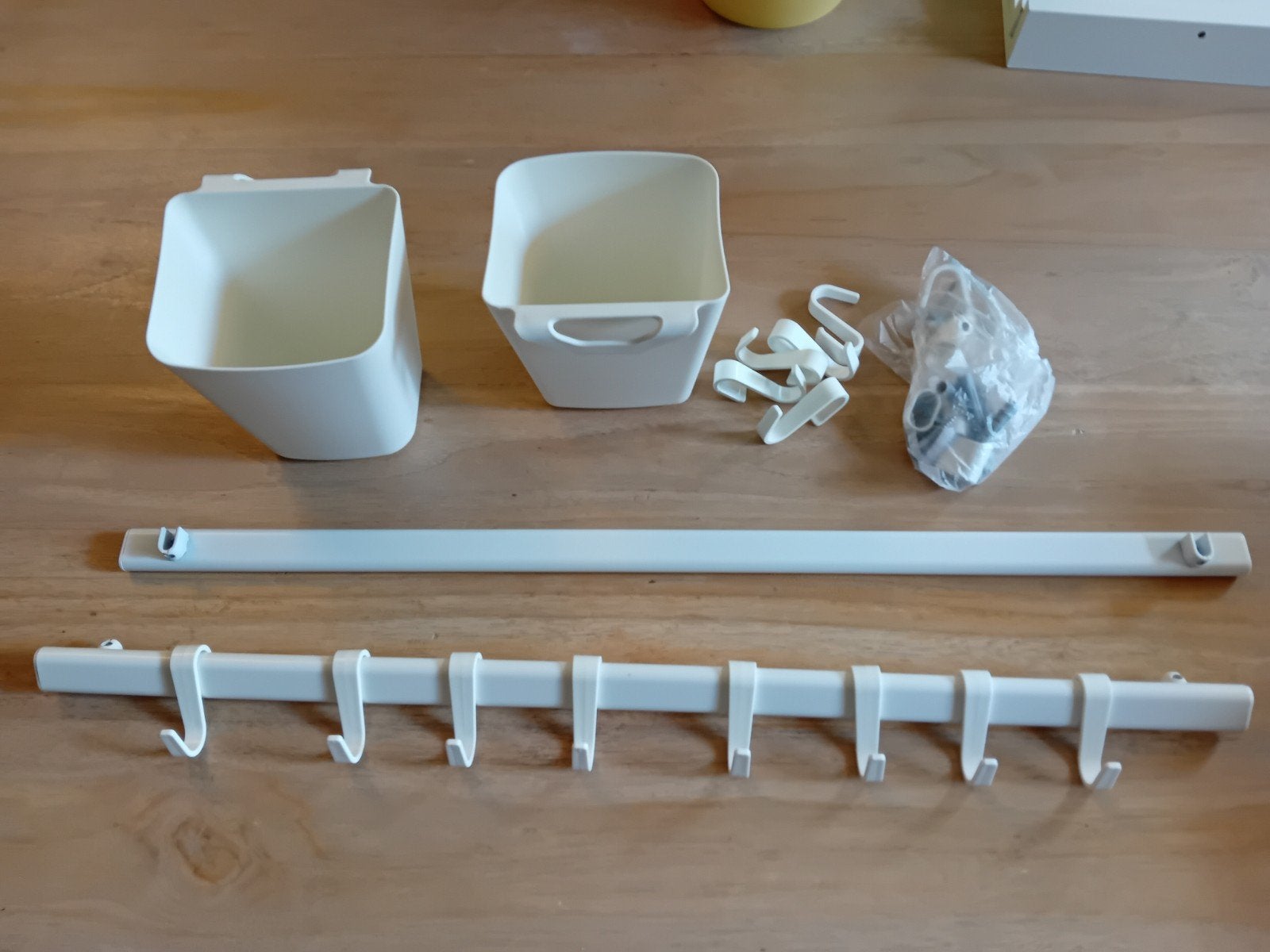 IKEA ophangsysteem met 2 bakjes en haken, Huis en Inrichting, Woonaccessoires | Overige, Ophalen of Verzenden