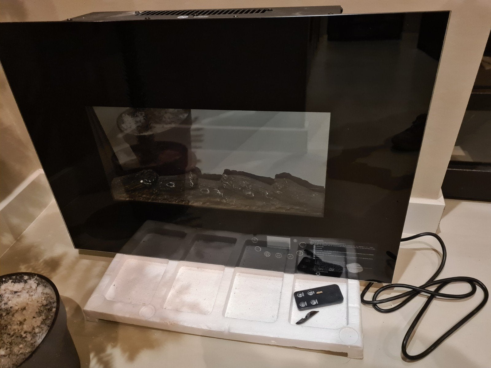 Quigg Elektrische Sfeerhaard - Wandmontage - 1800W, Huis en Inrichting, Ophalen, Zo goed als nieuw, Hangende haard, Elektrische haard