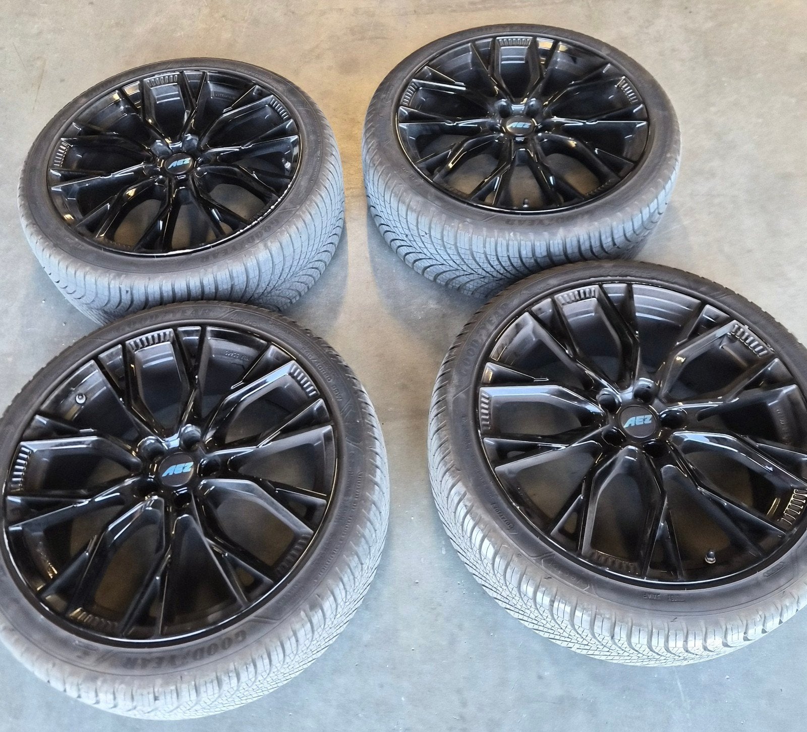 AEZ 20 inch velgenset met all season Goodyear banden – slech, Auto-onderdelen, Banden en Velgen, Ophalen, 20 inch, Zomerbanden