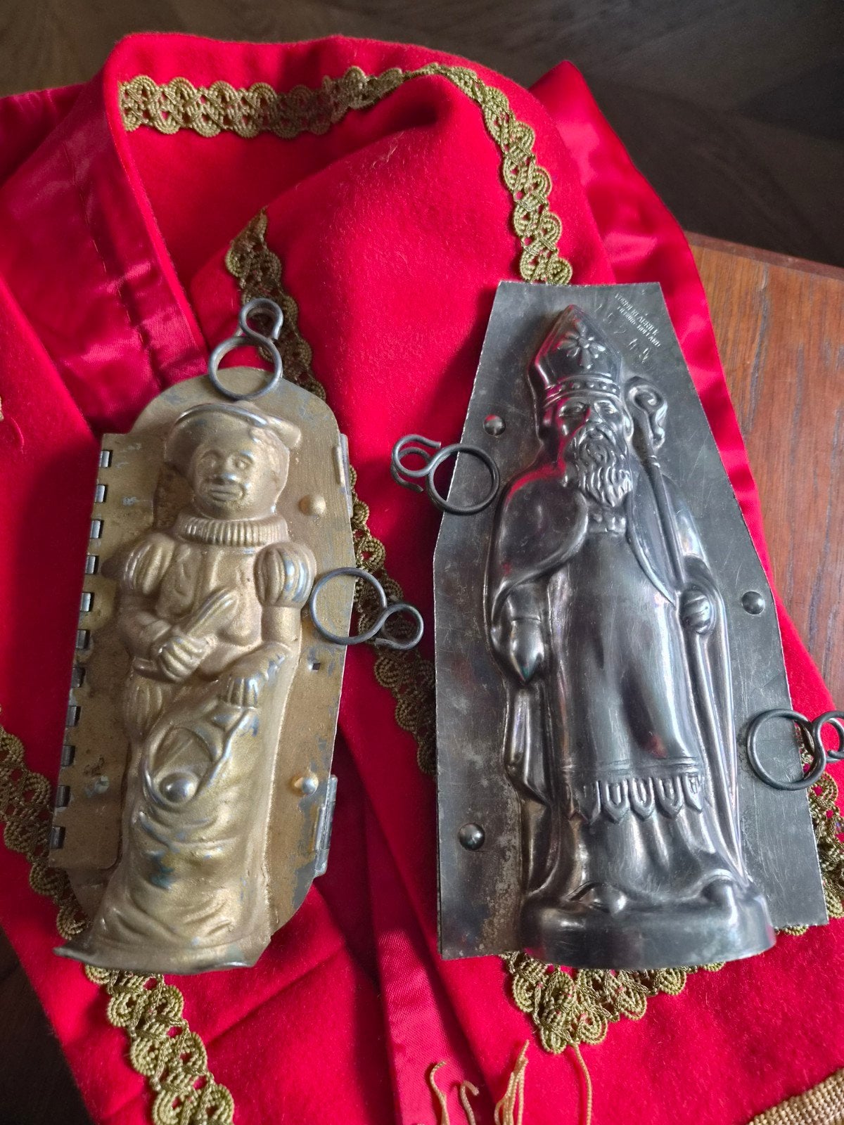 2 Oude Chocolademallen: Sinterklaas en Piet, Ophalen of Verzenden