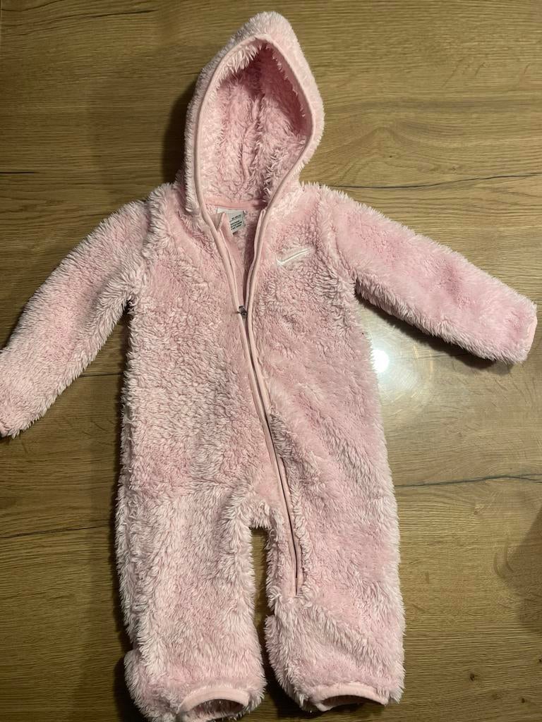 Roze Nike teddy baby jumpsuit met capuchon, Ophalen of Verzenden, Gebruikt, Meisje