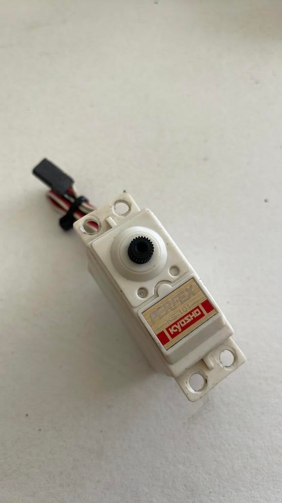 1994 Kyosho Perfex white servo, Ophalen of Verzenden, Zo goed als nieuw