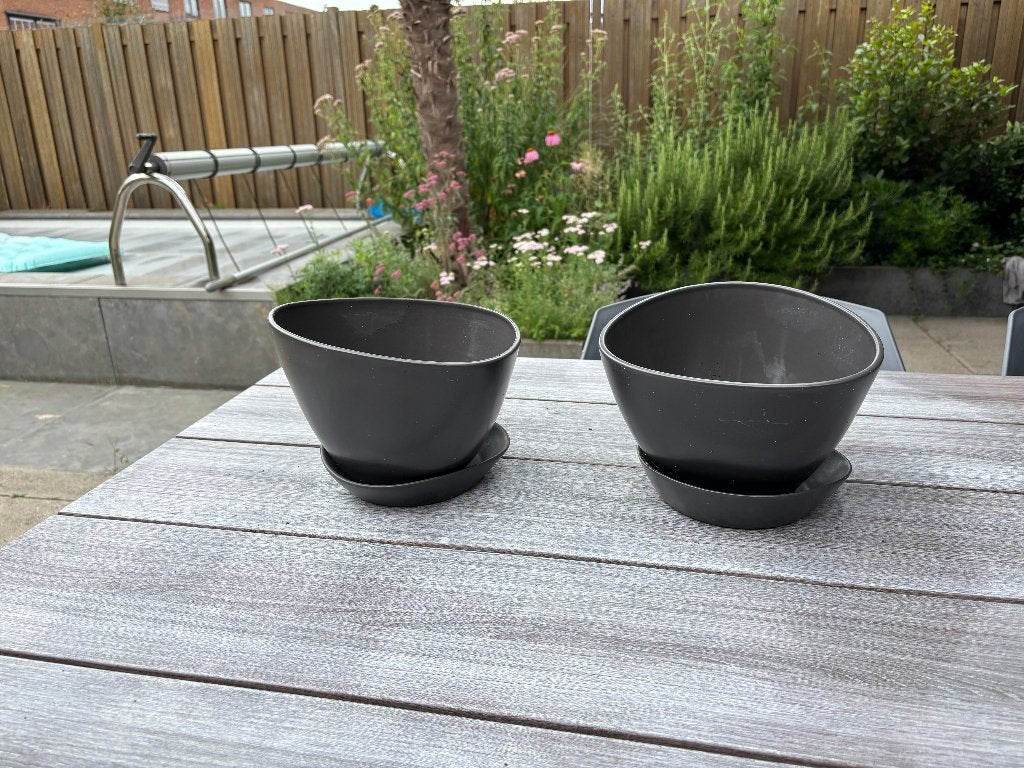 Bloempotten met schoteltjes (set van 2), Overige materialen, Gebruikt, Binnen, Minder dan 40 cm