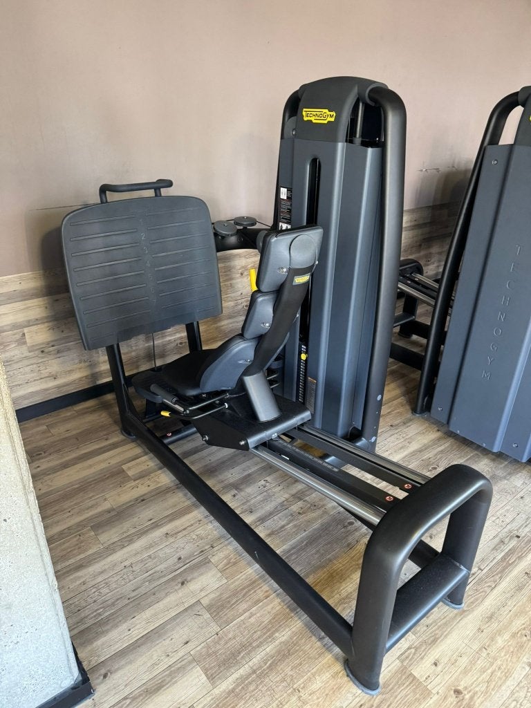 Complete inventaris Technogym Selection Pro 900 + Cardio, Ophalen, Benen, Krachtstation, Zo goed als nieuw