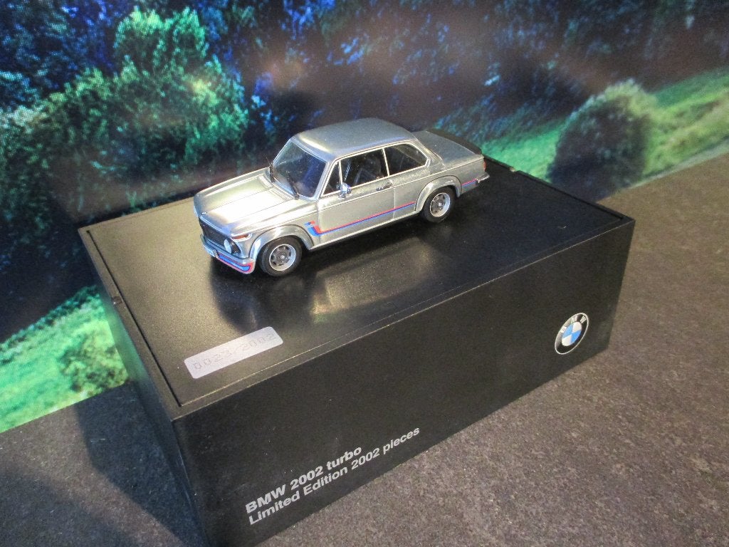 1/43 BMW 2002 Turbo gepolijste limited edition nr. 0023/2002, Hobby en Vrije tijd, Modelauto's | 1:43, Ophalen of Verzenden, Zo goed als nieuw