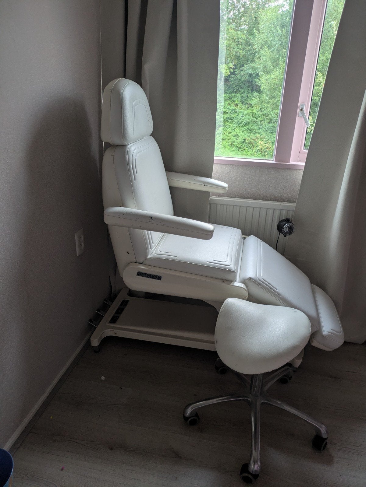verstelbare behandelstoel, Ophalen, Zo goed als nieuw, Massagetafel